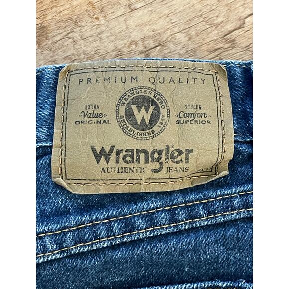 Wrangler Men's distressed denim blue jeans 40 x 32 - Picture 4 of 12